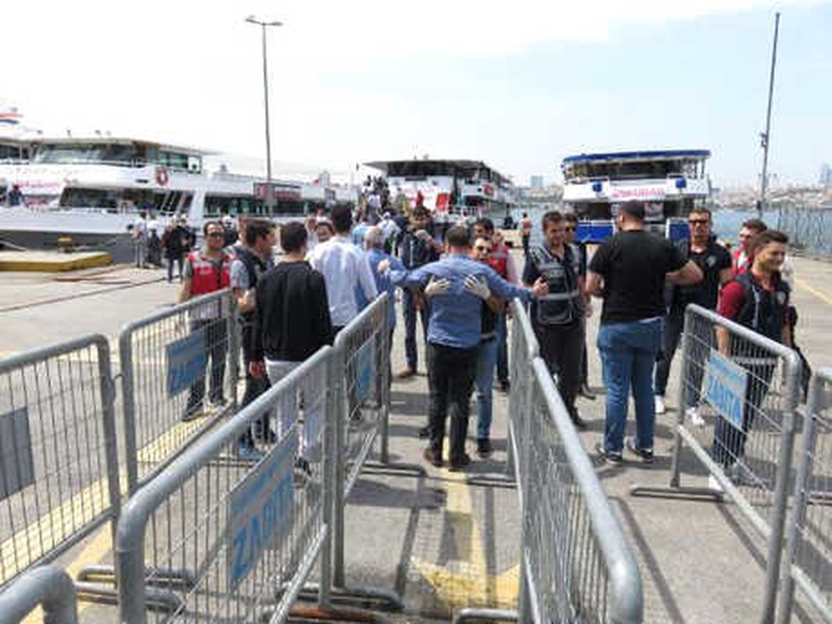 Teknelerle Üsküdar\'dan Yenikapı\'ya Geçtiler