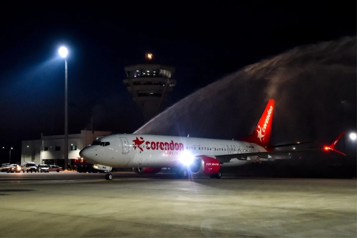 Türkiye\'nin İlk Boeıng 737 Max 8\'i Antalya\'ya İndi