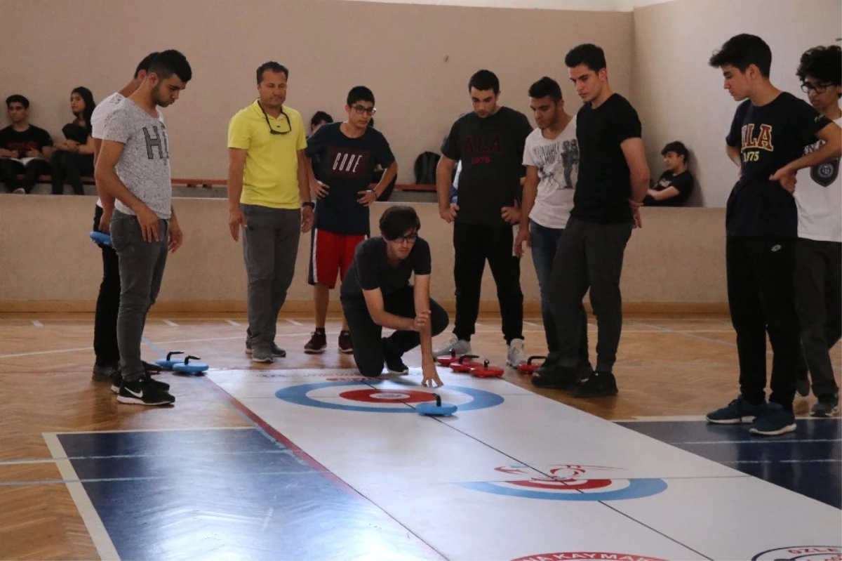 Türkiye\'nin İlk Okullar Arası \'Floor Curling\' Turnuvası Adana\'da Başladı