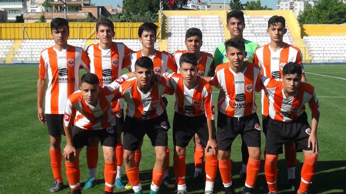 U-15 Futbol Şampiyonası Osmaniye\'de Başladı