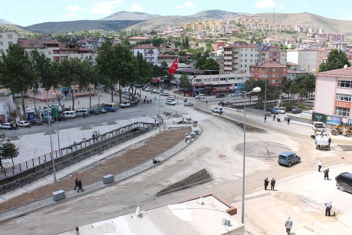 Yahyalı Belediyesi Meydan Düzenlemesinde Sona Gelindi