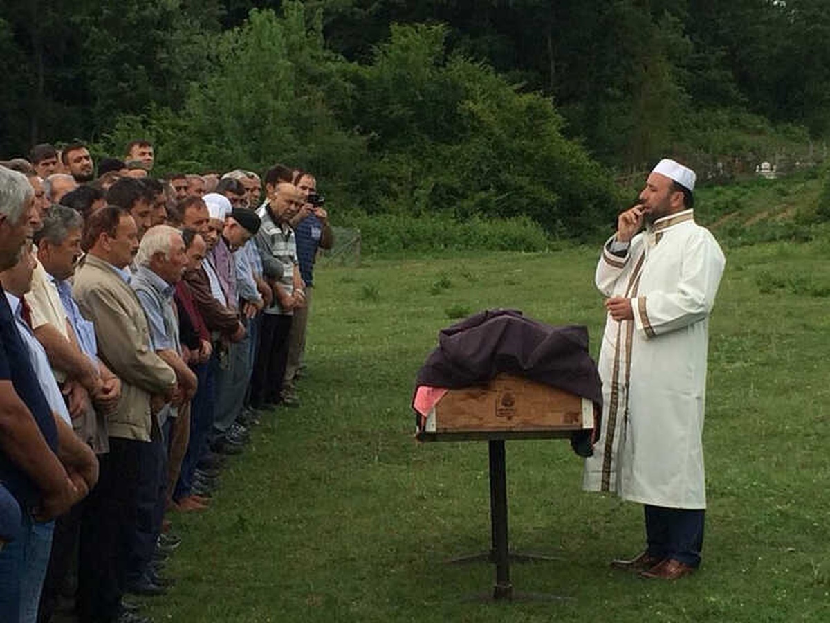 Yıldırım Düşmesi Sonucu Ölen Adam Toprağa Verildi