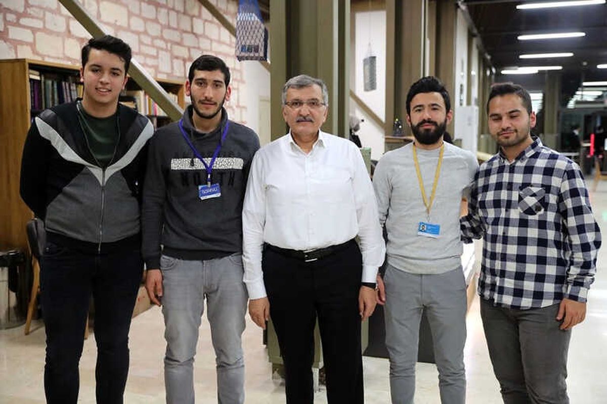 Zeytinburnu\'nda Çalışmak Öğrencilerden, İftar ve Sahur Belediyeden