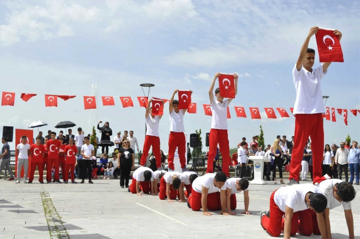 19 Mayıs Atatürk\'ü Anma ve Gençlik Spor Bayramı Gölbaşı\'nda Kutlandı