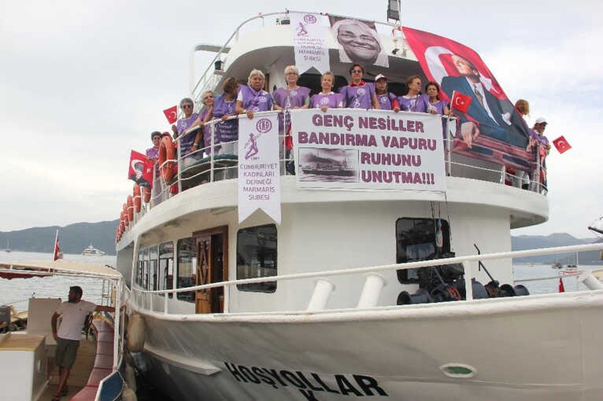 19 Mayıs Kutlamalarına Bandırma Vapuru\'yla Geldiler