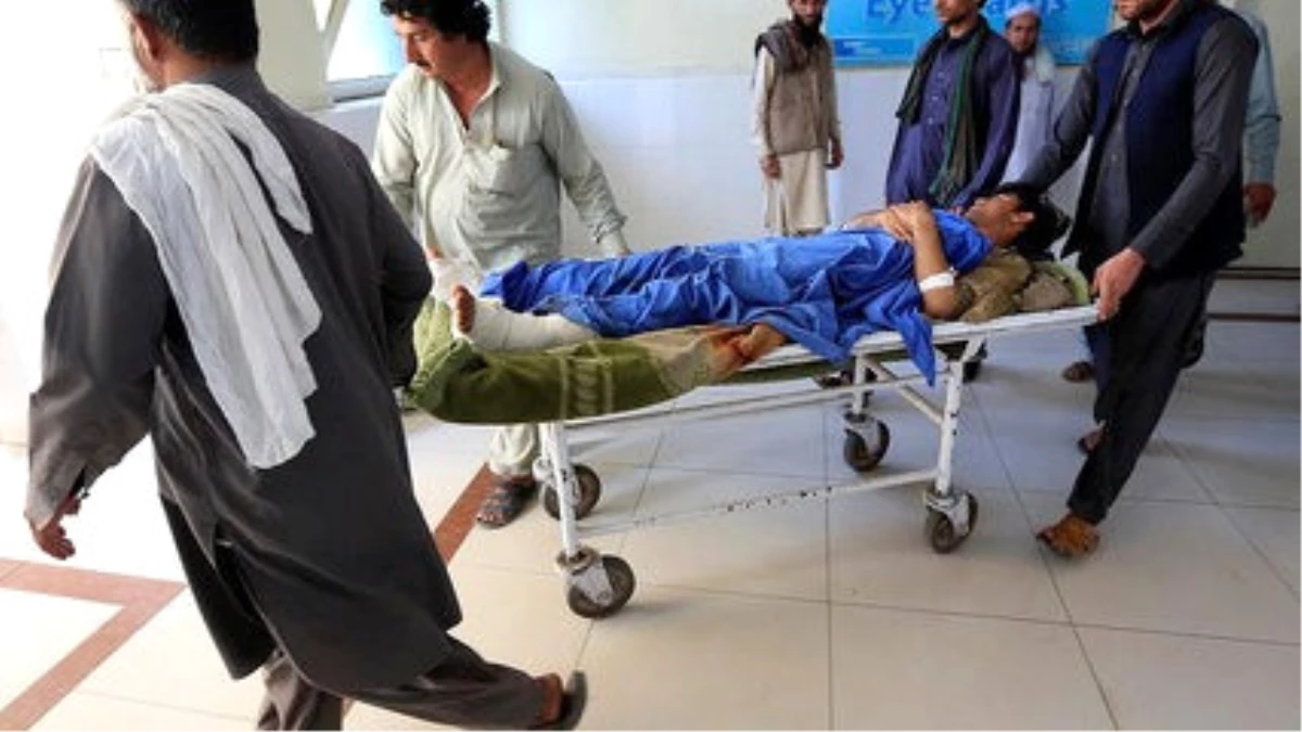 Afganistan\'da Stadyuma Bombalı Saldırı: 8 Kişi Hayatını Kaybetti