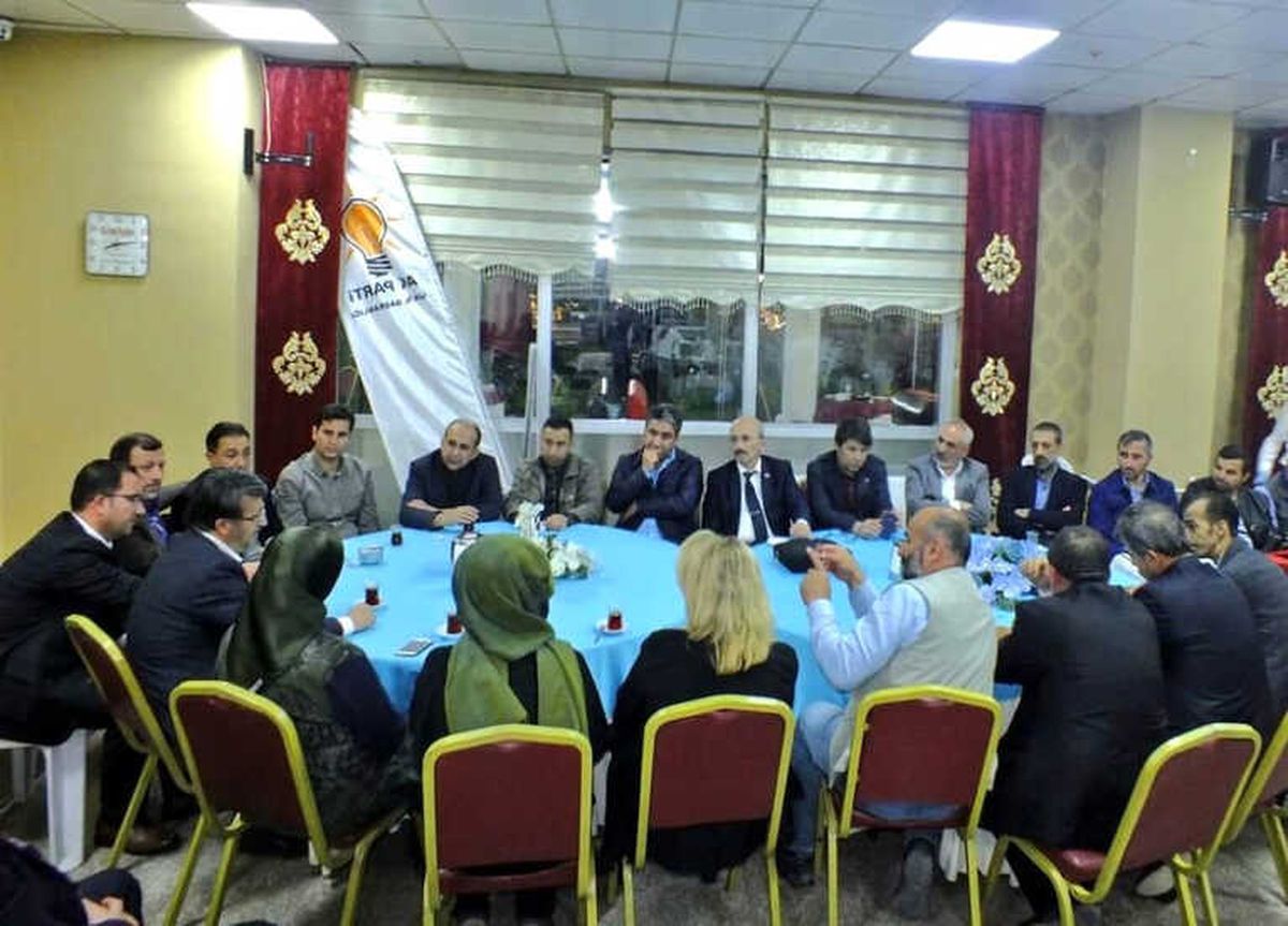 AK Parti Van İl Başkanı Türkmenoğlu, Basınla İftarda Bir Araya Geldi.