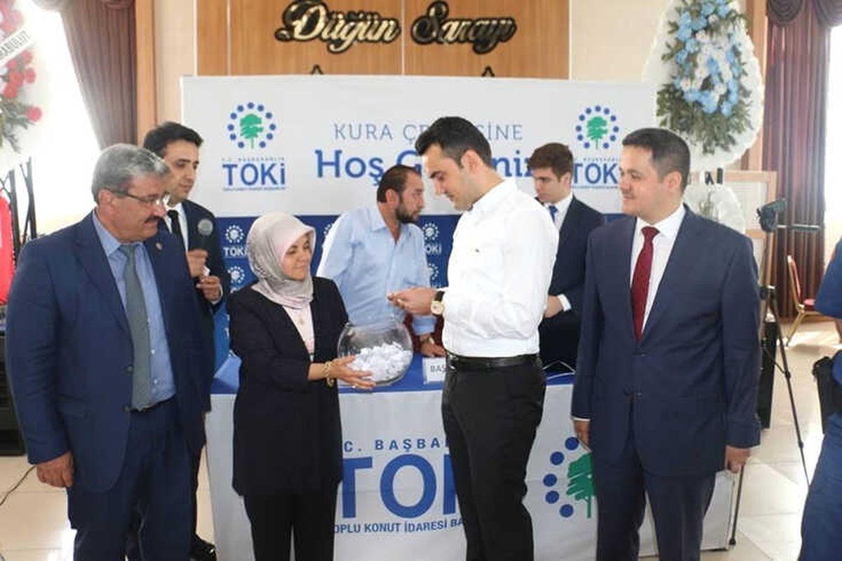 Altıntaş\'ta 294 Kişi Ev Sahibi Oldu