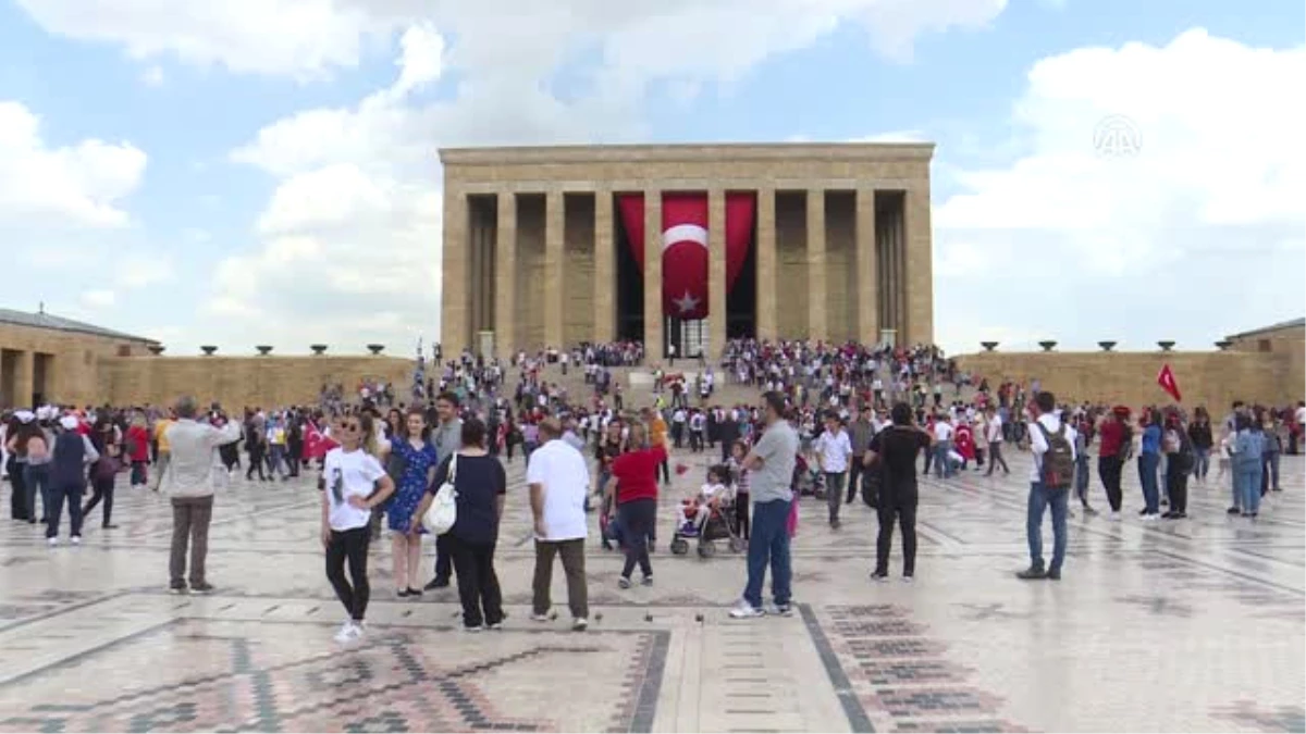 Anıtkabir\'e Ziyaretçi Akını