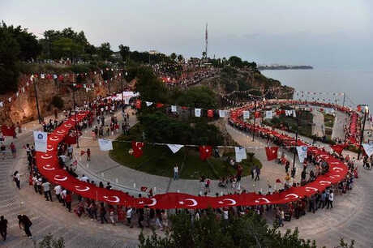Antalya\'da Fener Alayı\'nda 15 Bin Kişi Yürüdü