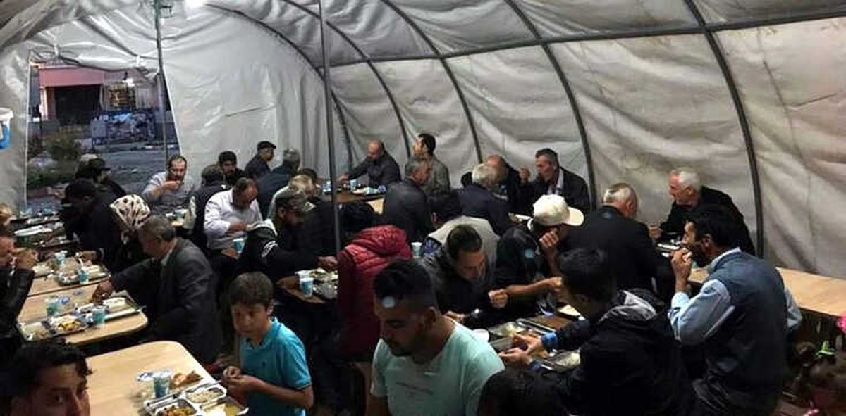 Aslanapa\'da İftar Çadırı Dolup Taşıyor