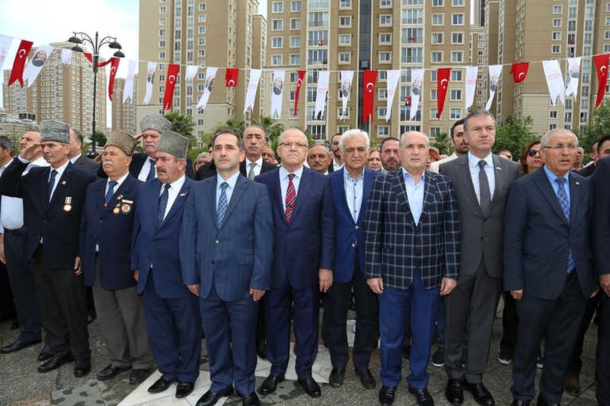 Ataşehir\'de 19 Mayıs Resmi Törenle Kutlandı