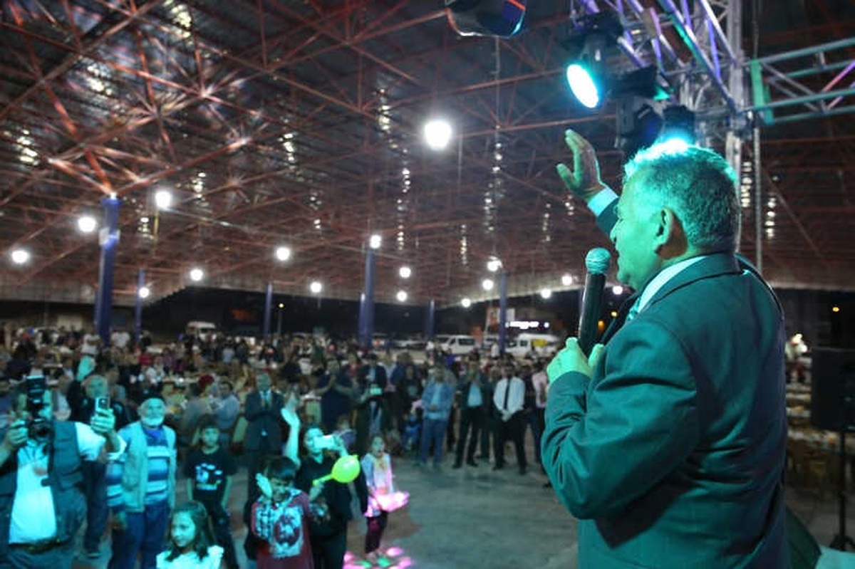 Başkan Büyükkılıç Yıldırım Beyazıt Mahallesi Halkıyla İftar Açtı
