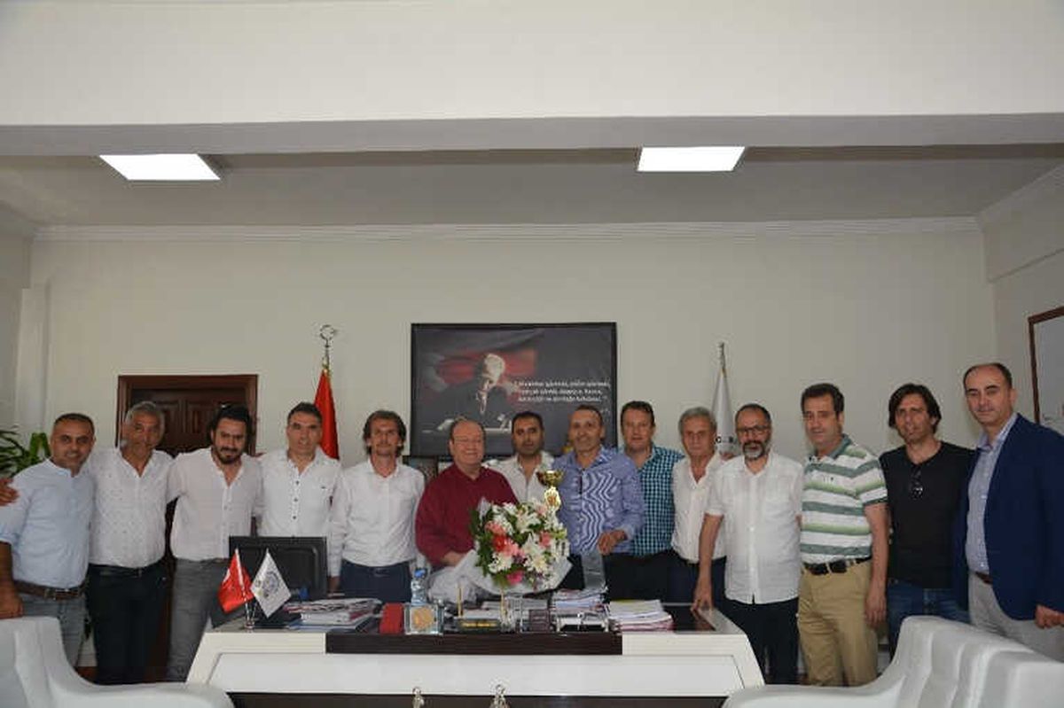 Başkan Özakcan\'a Teşekkür Ziyareti