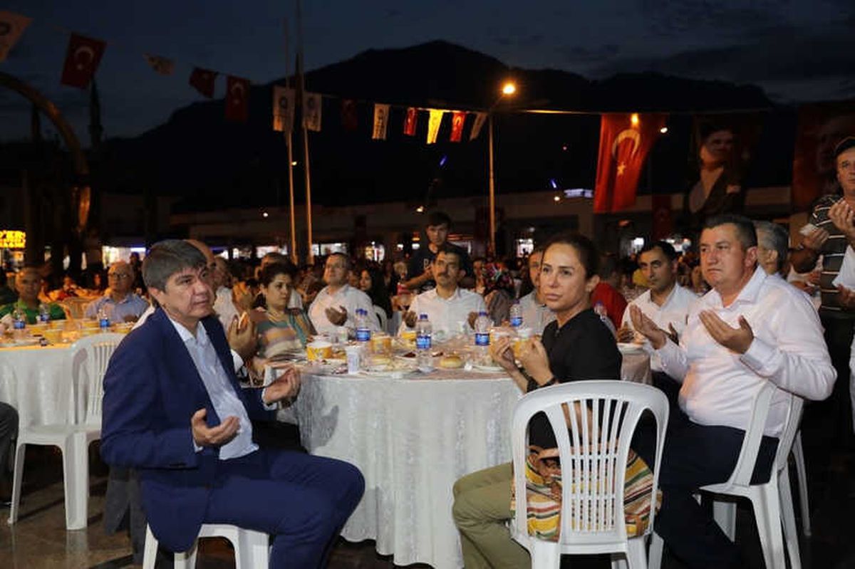 Başkan Türel Kemerliler ile İftar Açtı