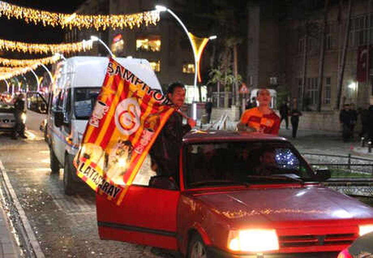 Bayburt\'ta Yağmur Altında Şampiyonluk Coşkusu