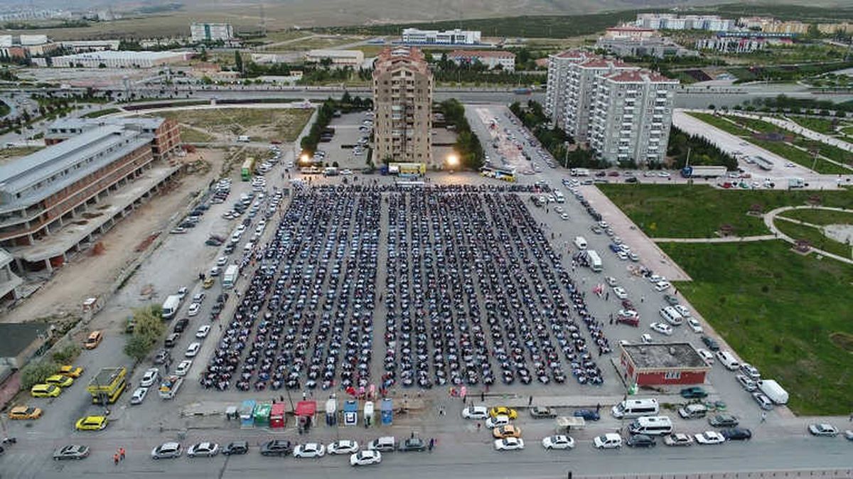 Bosna Hersek ve Kosova Mahallelerinde İftar Coşkusu