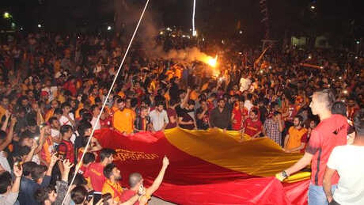 Burdur\'da Galatasaray Taraftarı Şampiyonluğu Kutladı