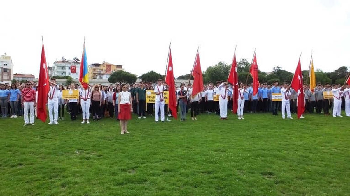 Burhaniye\'de 19 Mayıs Kutlandı