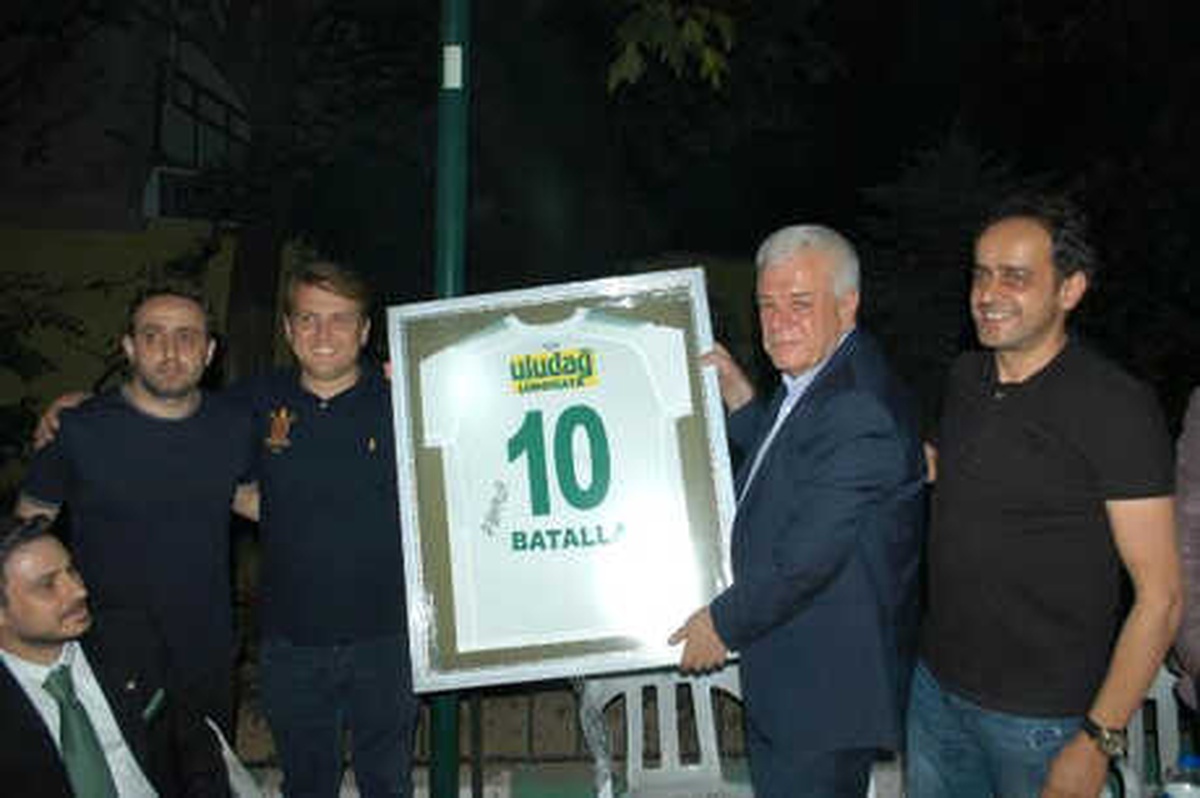 Bursaspor Başkanı Ali Ay: "Bayrağı Çok Daha İyi Yerlere Taşıyacağımıza Söz Veriyoruz"
