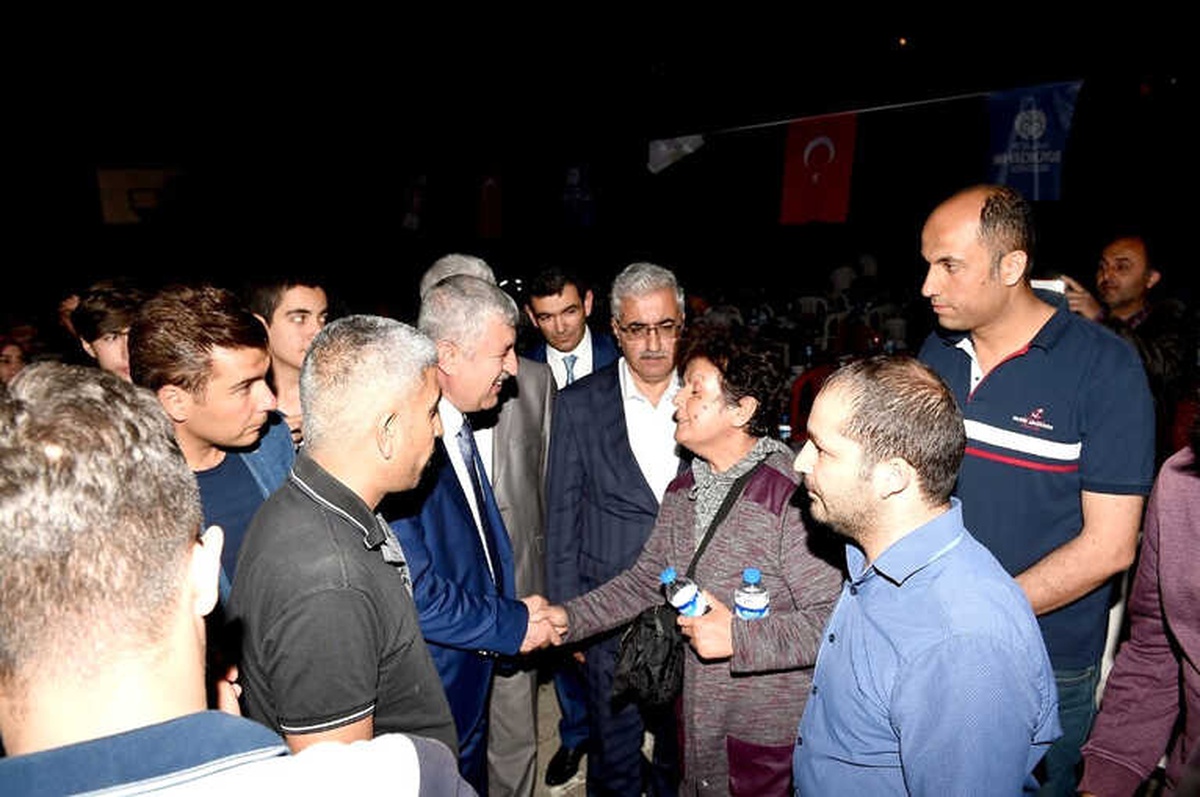Büyükşehir Belediyesinden Mahalle İftarı