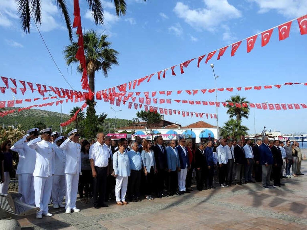 Çeşme\'de, Hem Denizde Hem Karada 19 Mayıs Kutlaması