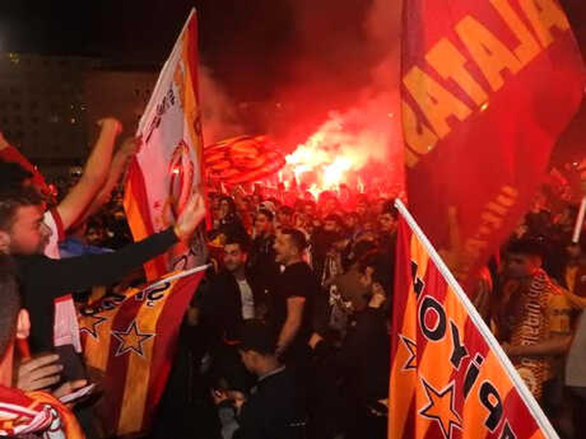 Çorum\'da Galatasaraylılar Sokaklara Döküldü