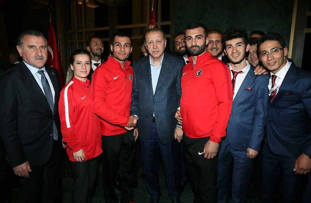 Cumhurbaşkanı Erdoğan: "Kazanacak Yerlerde Olan Şu Anda 20, 21, 22 Yaşında Gençlerimiz de Var"
