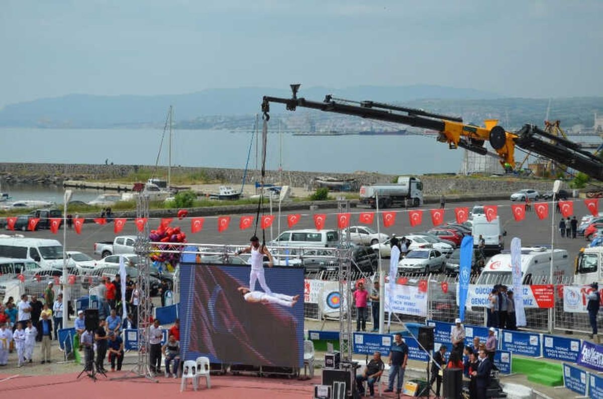 Deniz Manzaralı 19 Mayıs Kutlaması