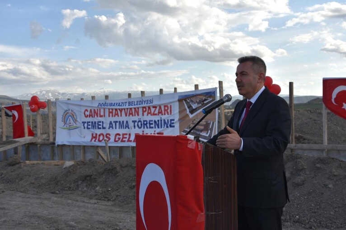 Doğu Anadolu\'nun En Büyük Canlı Hayvan Pazarı Ağrı\'da Yapılıyor