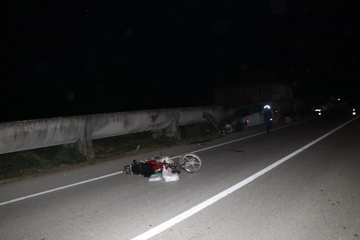 Düzce\'de Otomobille Motosiklet Çarpıştı: 5 Yaralı