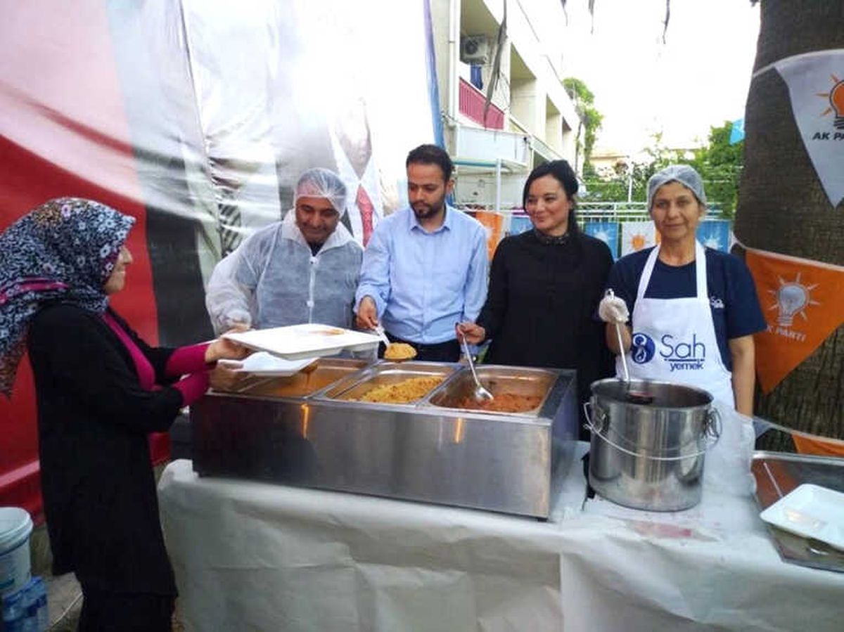 Efeler AK Parti Orucunu Birlikte Açtı