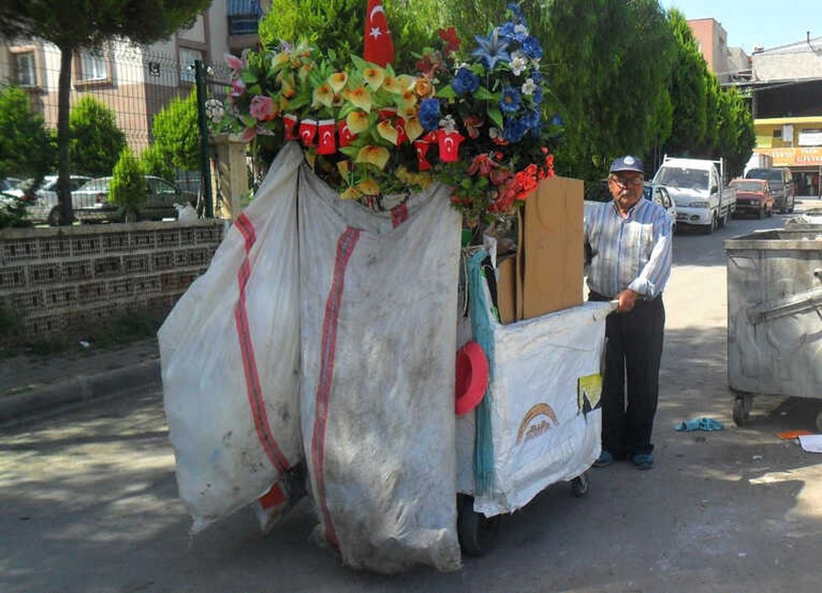 Ekmek Teknesini Türk Bayrağı ile Donattı