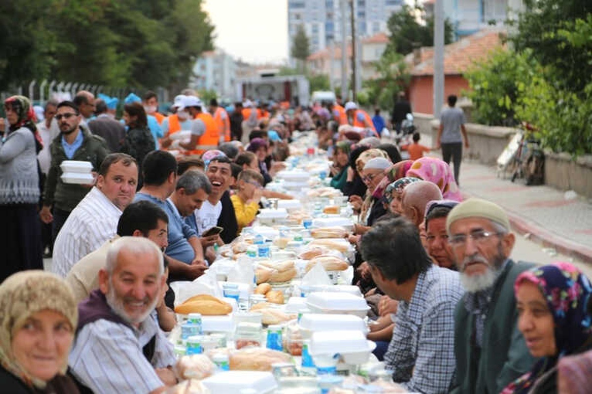 Ereğli\'de Geleneksel Mahalle İftarları Sürüyor
