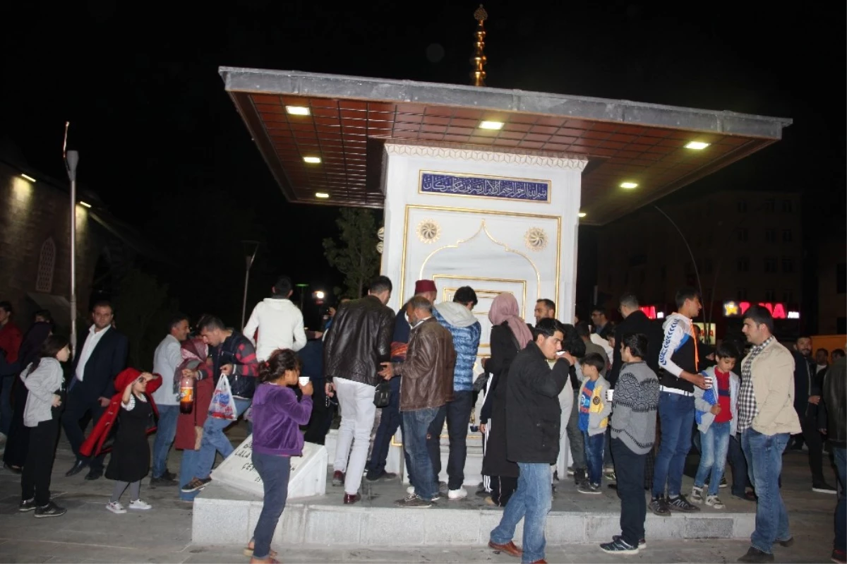 Erzurumlular İftar Sonrası Şerbet Çeşmesine Akın Ediyor