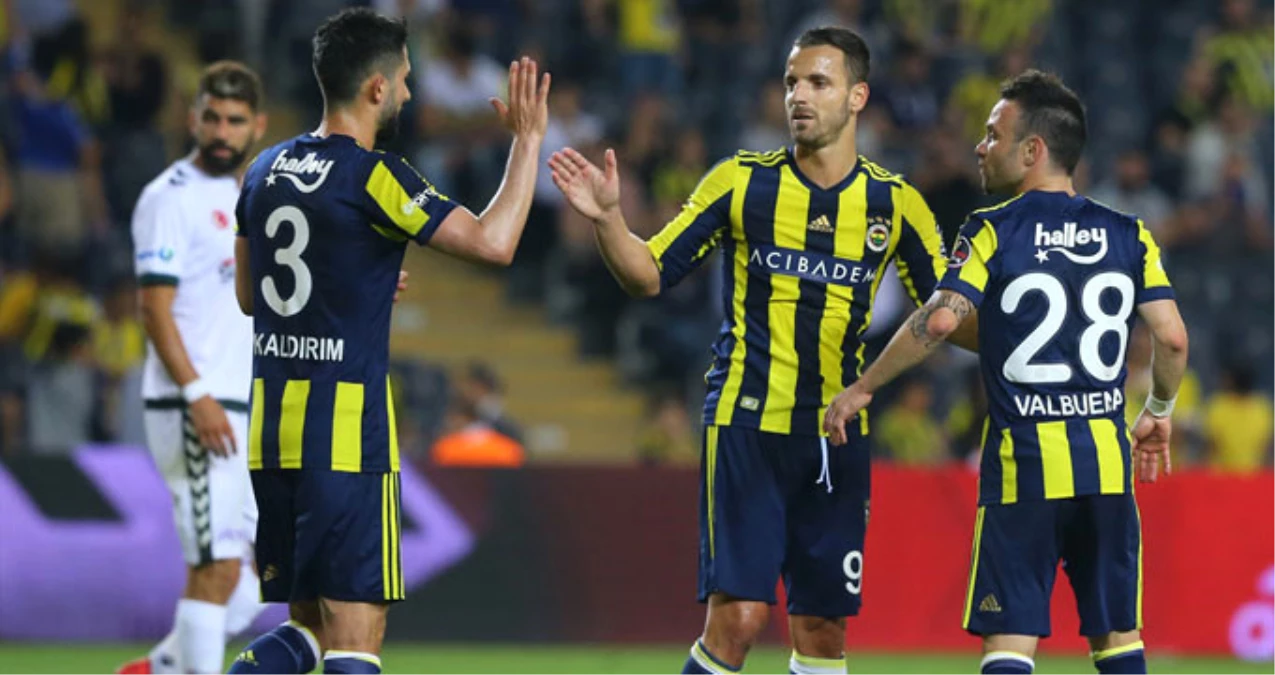 Fenerbahçe, Evinde Atiker Konyaspor\'u 3-2 Mağlup Etti