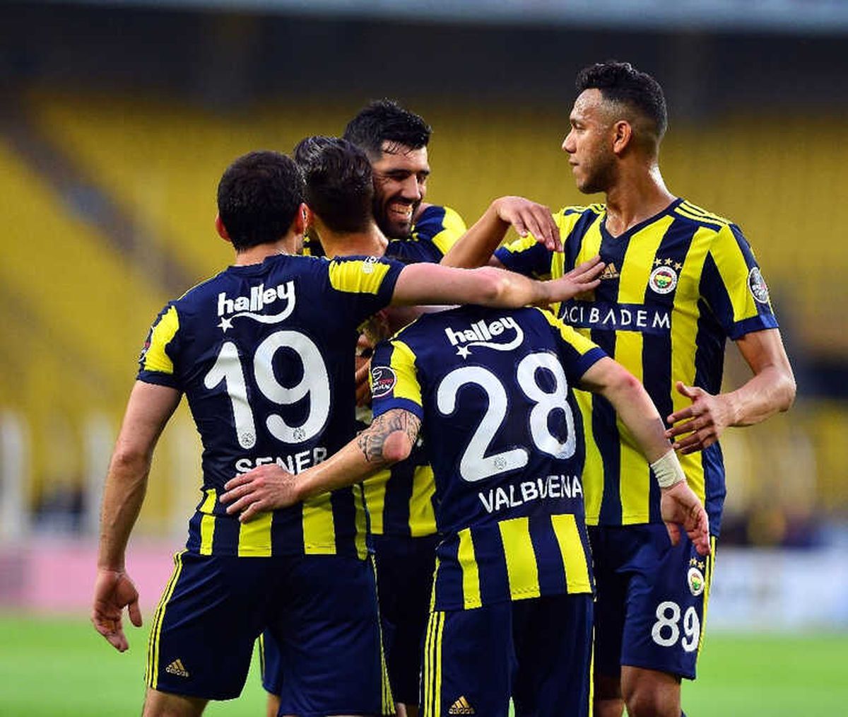 Fenerbahçe Ligi İkinci Bitirdi