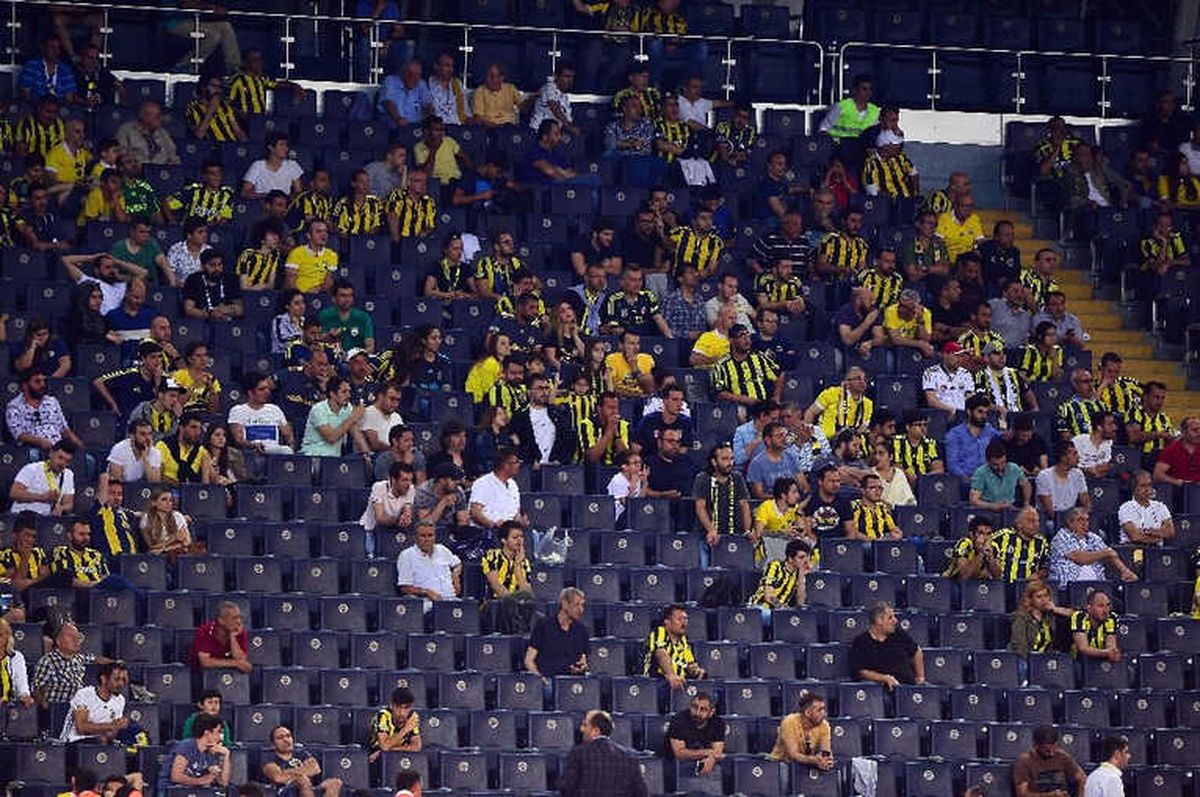 Fenerbahçeli Taraftarlardan Yönetime Tepki