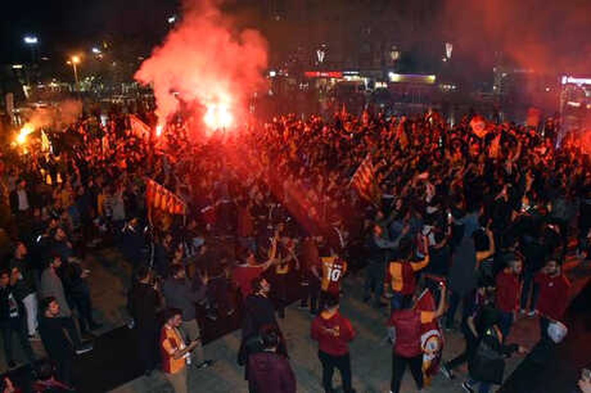 Galatasaray\'ın Şampiyonluğu Sivas\'ta Coşkuyla Kutlandı