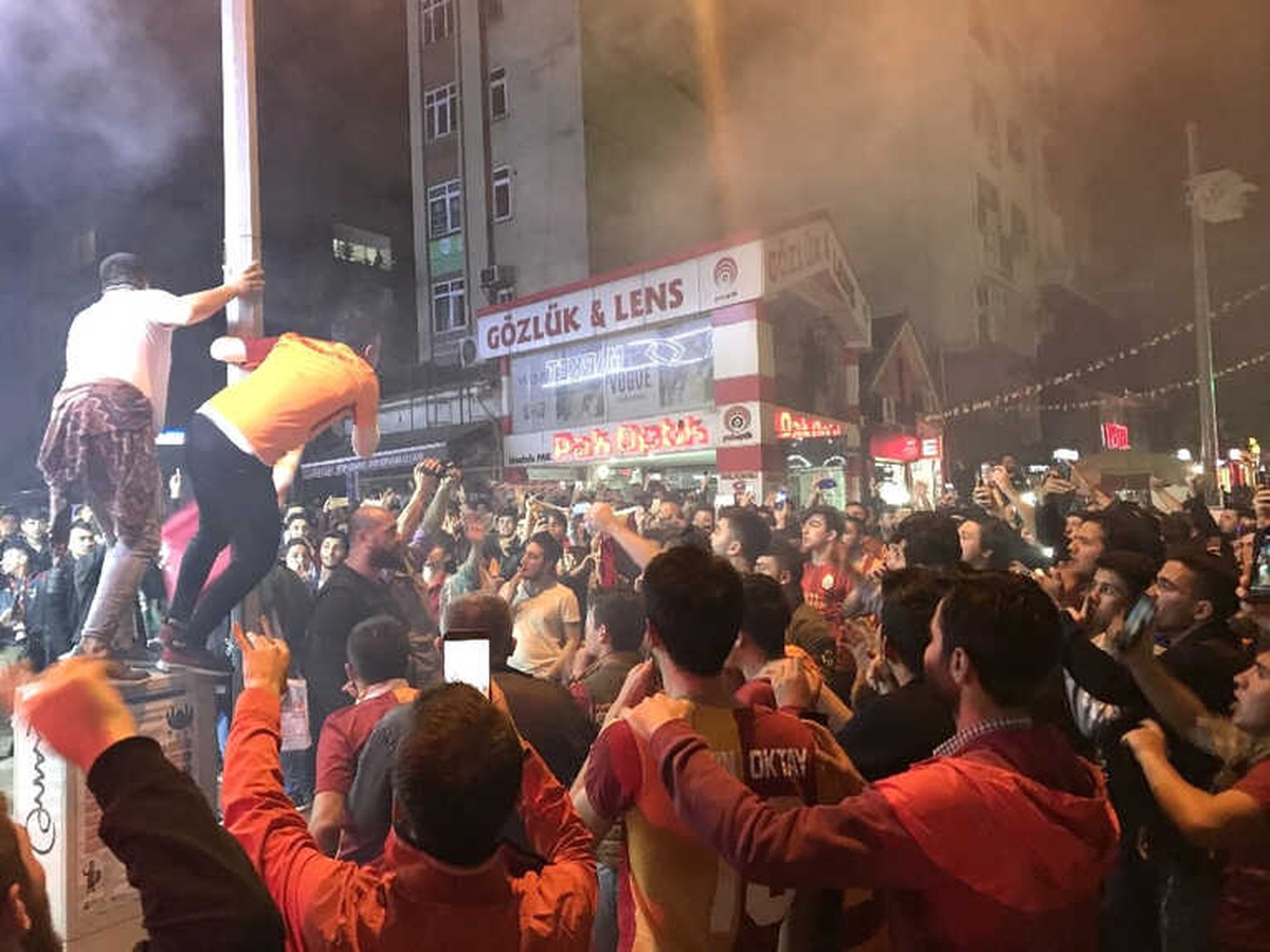 Galatasaraylı Taraftarlar, Fatsa\'da Sokağa Döküldü