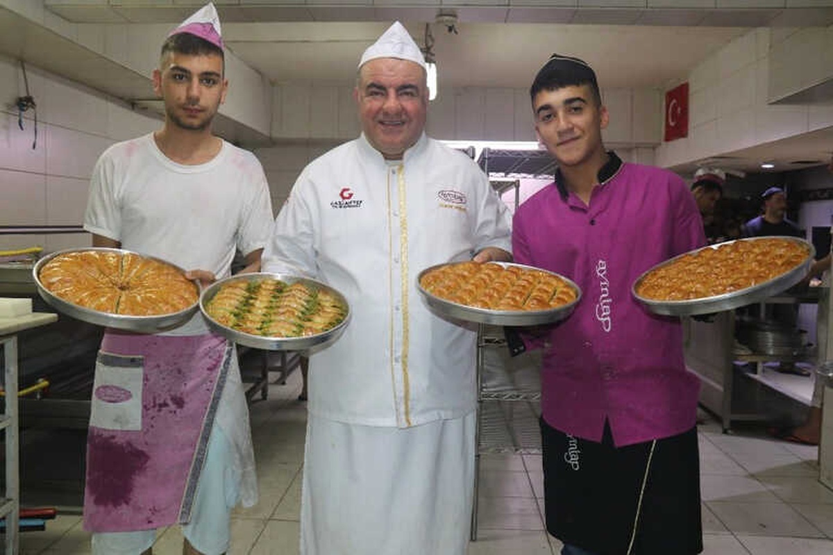 Gaziantep\'te Baklavacılar Zam Yapmamak İçin Direniyor