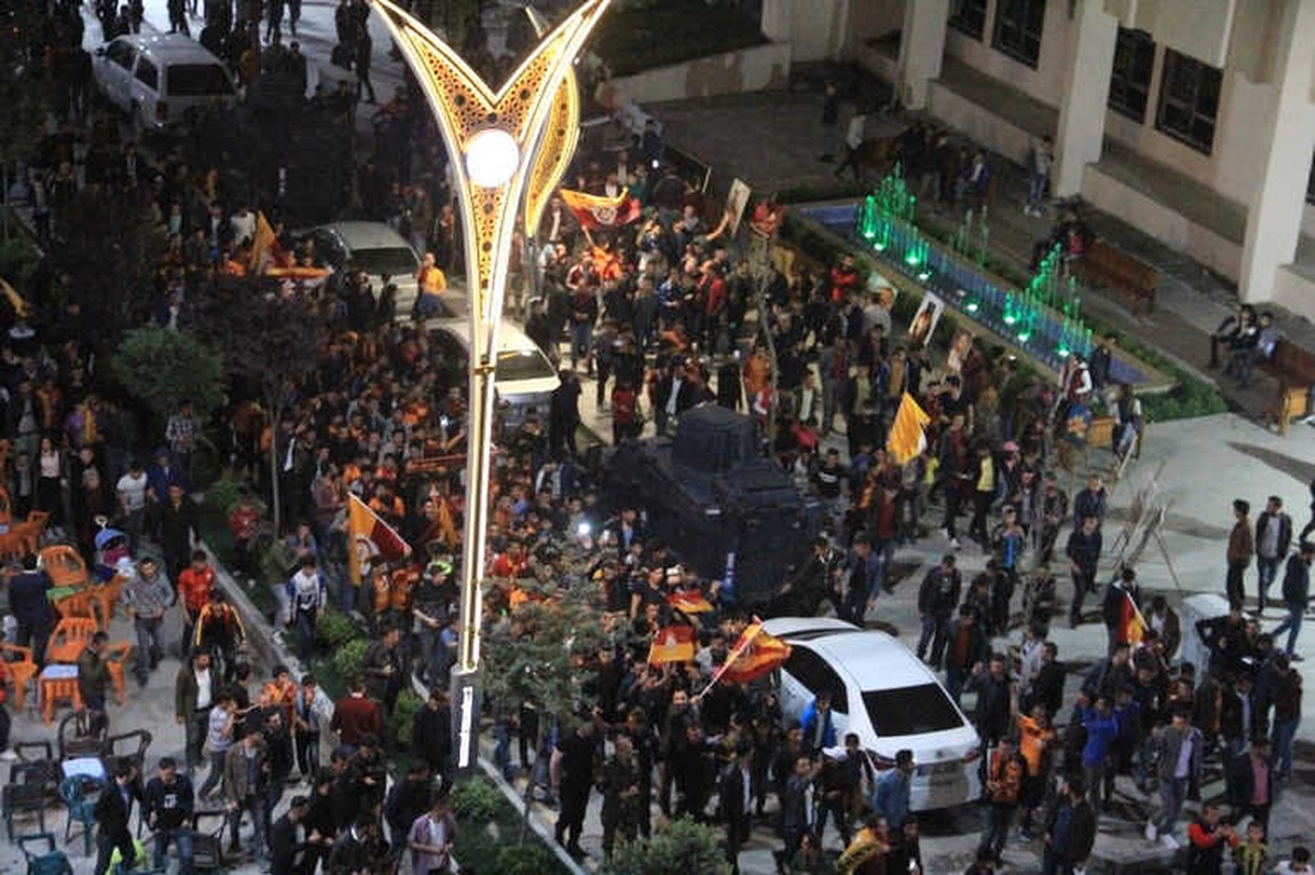Hakkari\'de Galatasaray Coşkusu Sokaklara Taştı