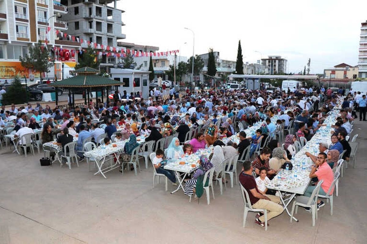 Halfeti\'de Kardeşlik Sofrası
