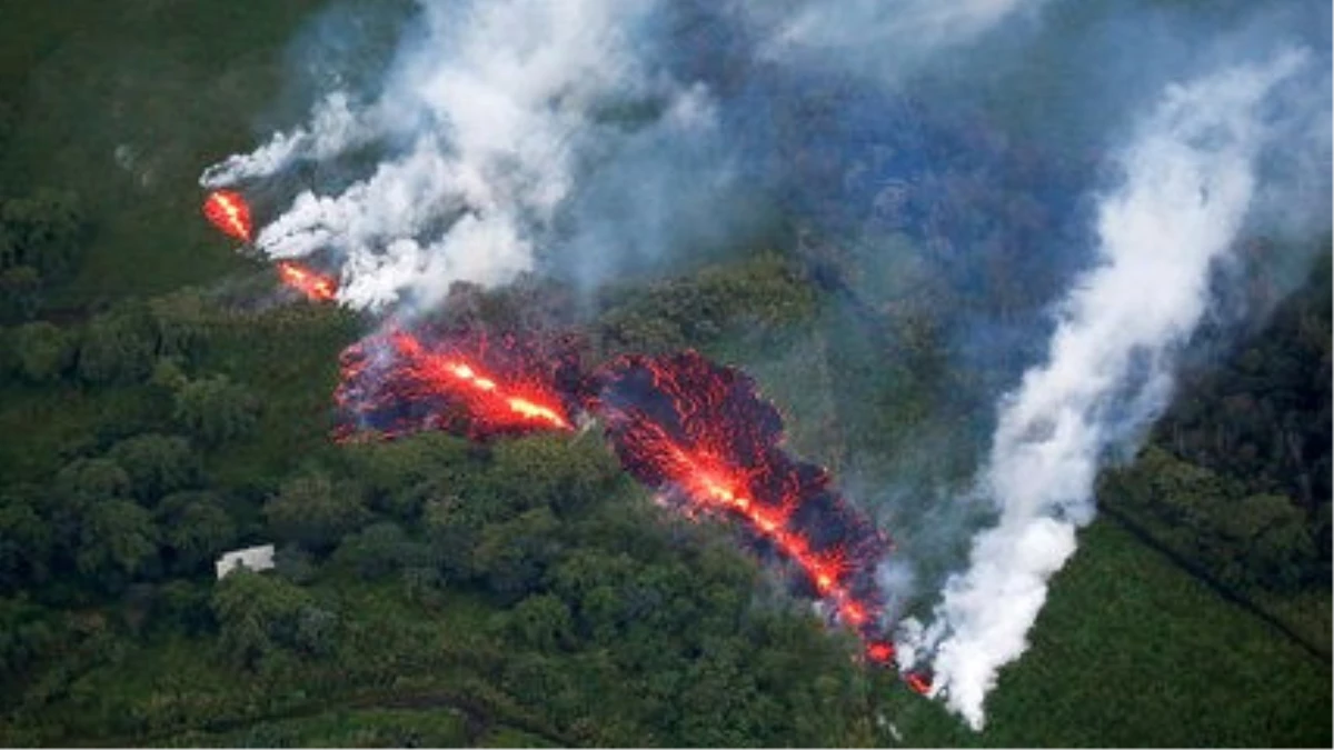 Hawaii\'de Patlayan Kilauea Yanardağı Şiddetini Koruyor