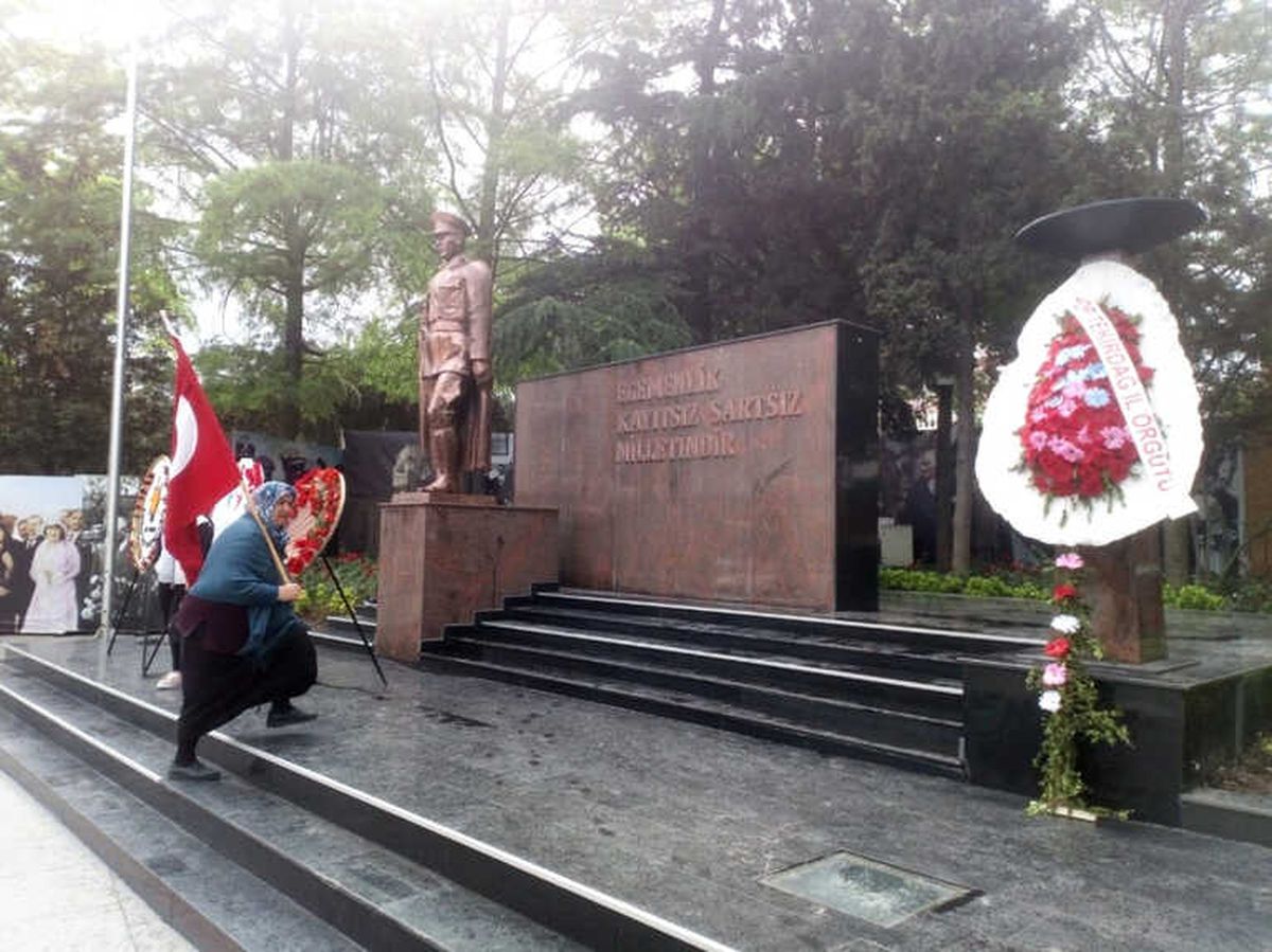 Hdp\'nin 19 Mayıs Çelengine Tepki