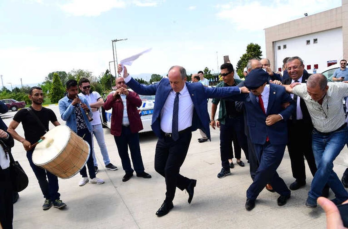 İnce\'den Havaalanında Halay