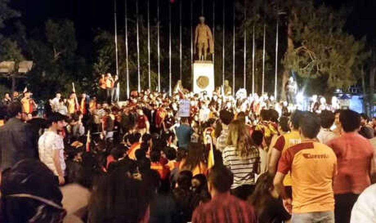 Isparta\'da Sarı Kırmızı Şampiyonluk Coşkusu