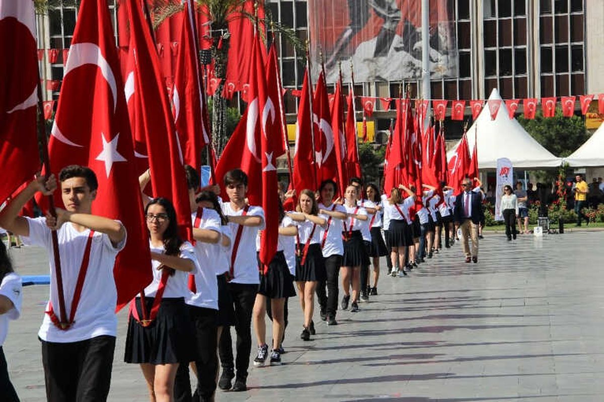 İzmir\'de 19 Mayıs Coşkusu