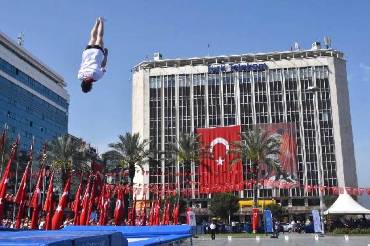 İzmir\'de 19 Mayıs Coşkusu