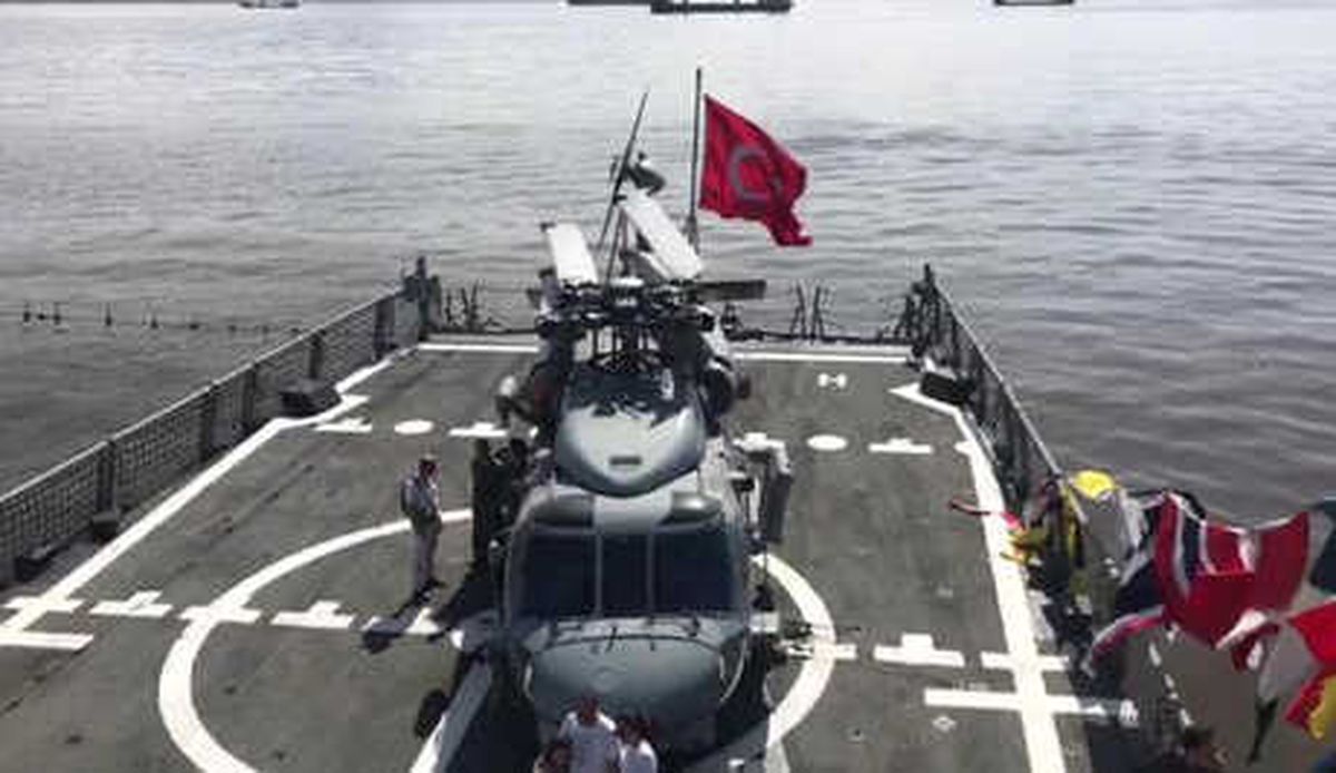 İzmir\'de Savaş Gemileri Ziyarete Açıldı